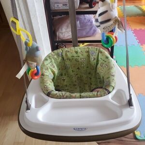 Graco Safari Adventure Baby Swing